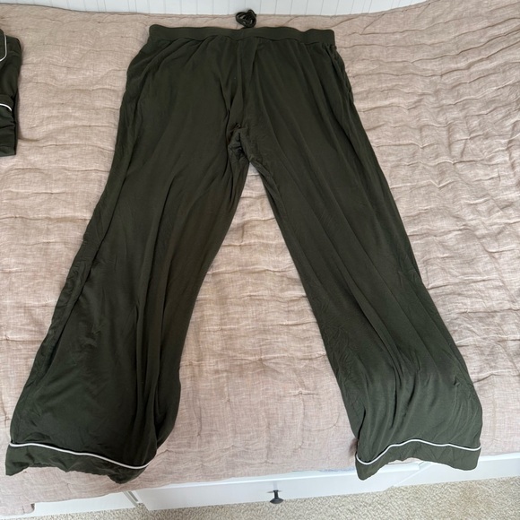 Cozy Earth Pajama Set in Green Size XL - Picture 9 of 16